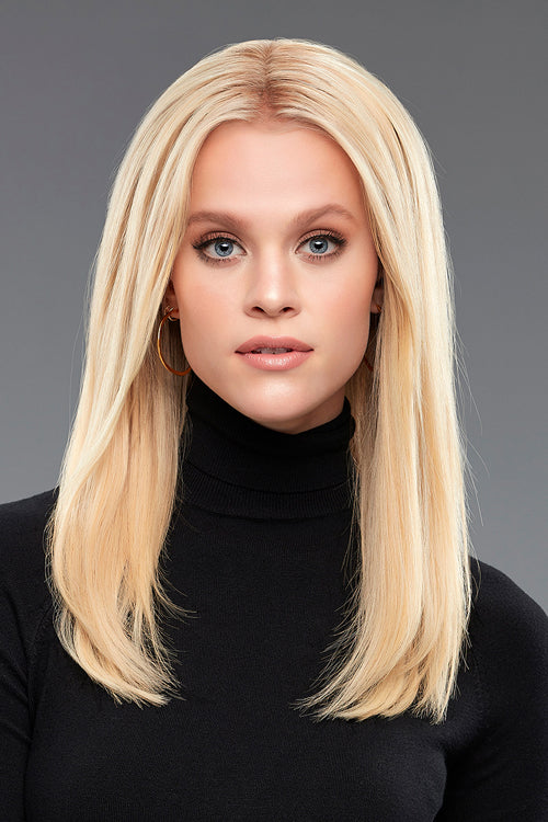 Model is wearing easiPart 18" HH and 7 easiPieces in Laguna Blonde (FS24/102S12)